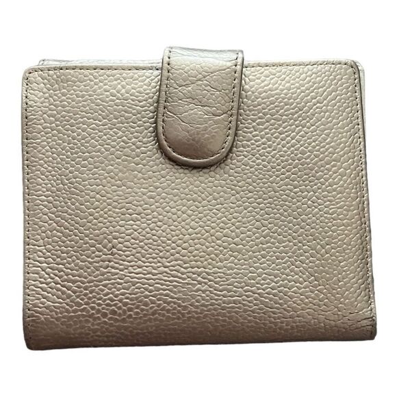 CHANEL Gold Caviar Small Wallet GUC Authentic and Gorgeous - Picture 3 of 9